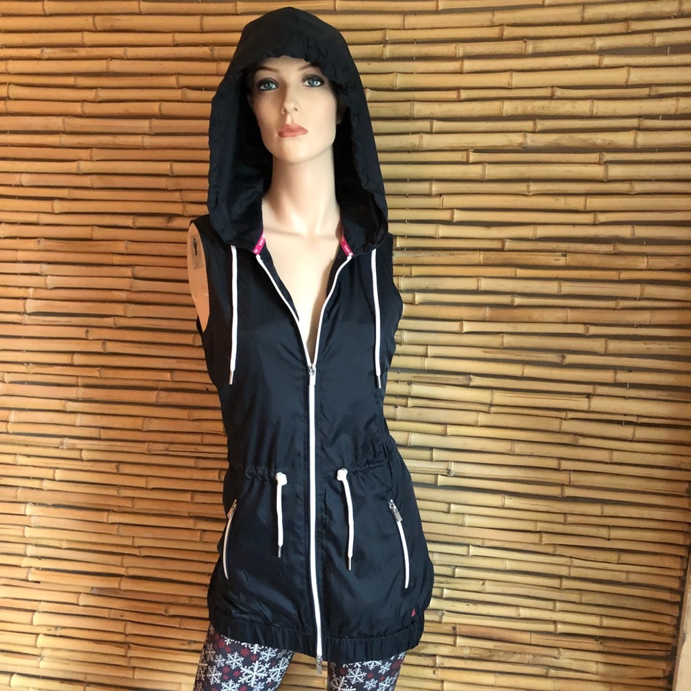 Athletic outerwear vest